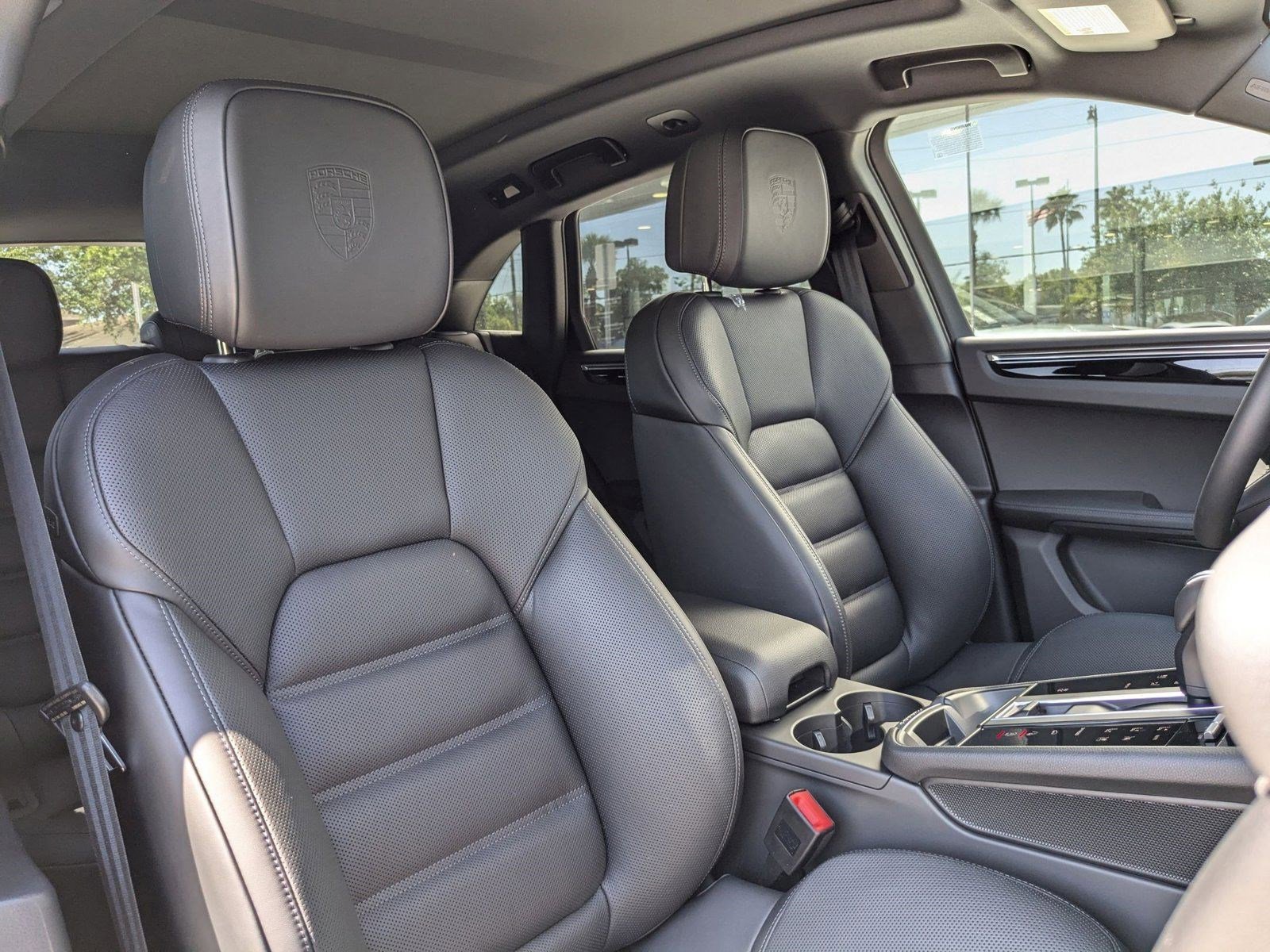 Certified 2025 Porsche Macan image 26