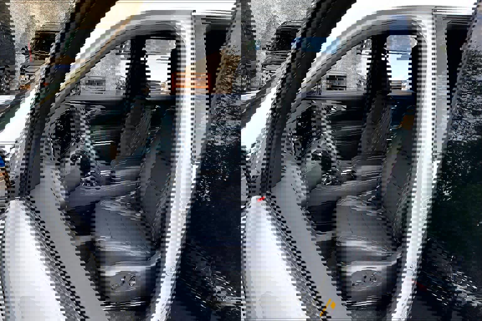 Used 2026 Chevrolet Traverse LT w/ Driver Confidence Package FWD image 8