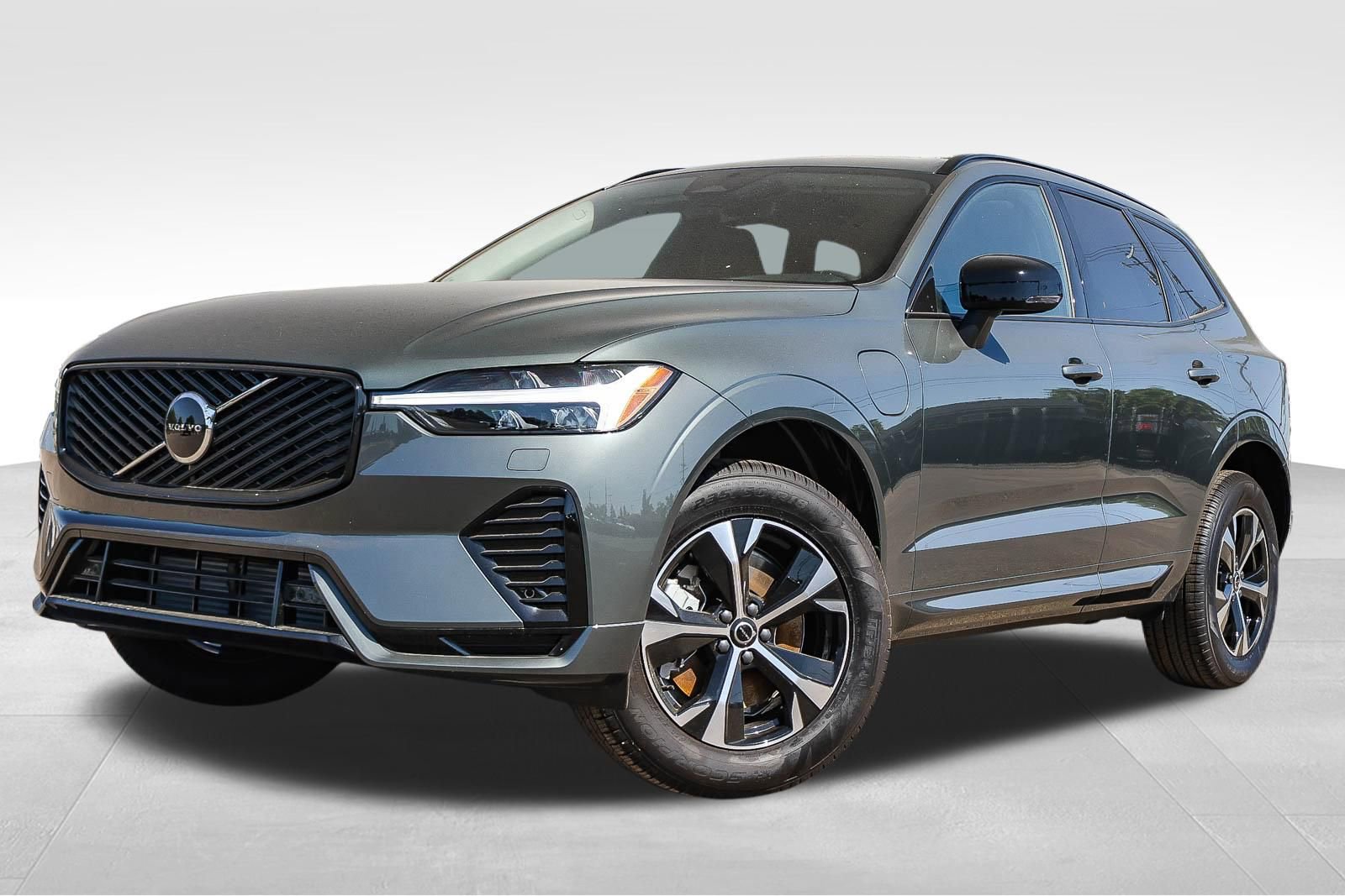 New 2026 Volvo XC60 T8 Core w/ Climate Package