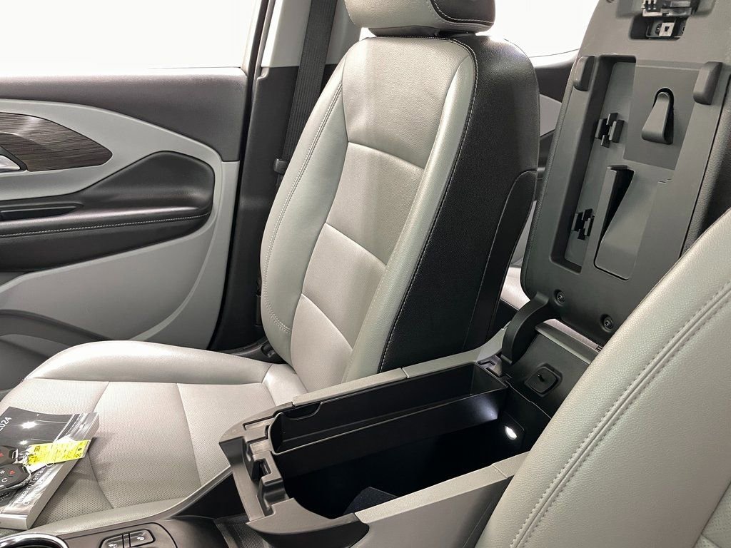Used 2024 GMC Terrain SLT image 32
