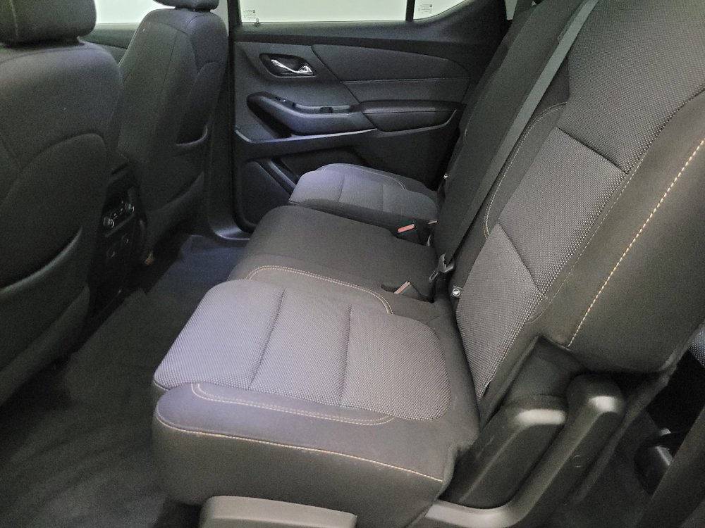 Used 2020 Chevrolet Traverse LT image 18