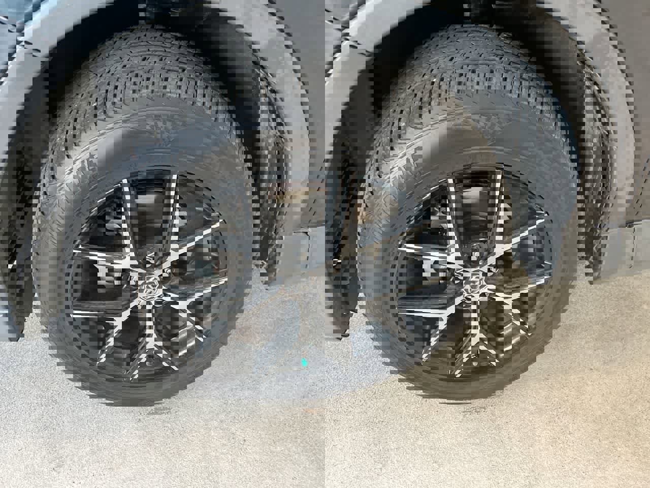 Used 2017 Toyota RAV4 SE w/ Advanced Technology Package image 10