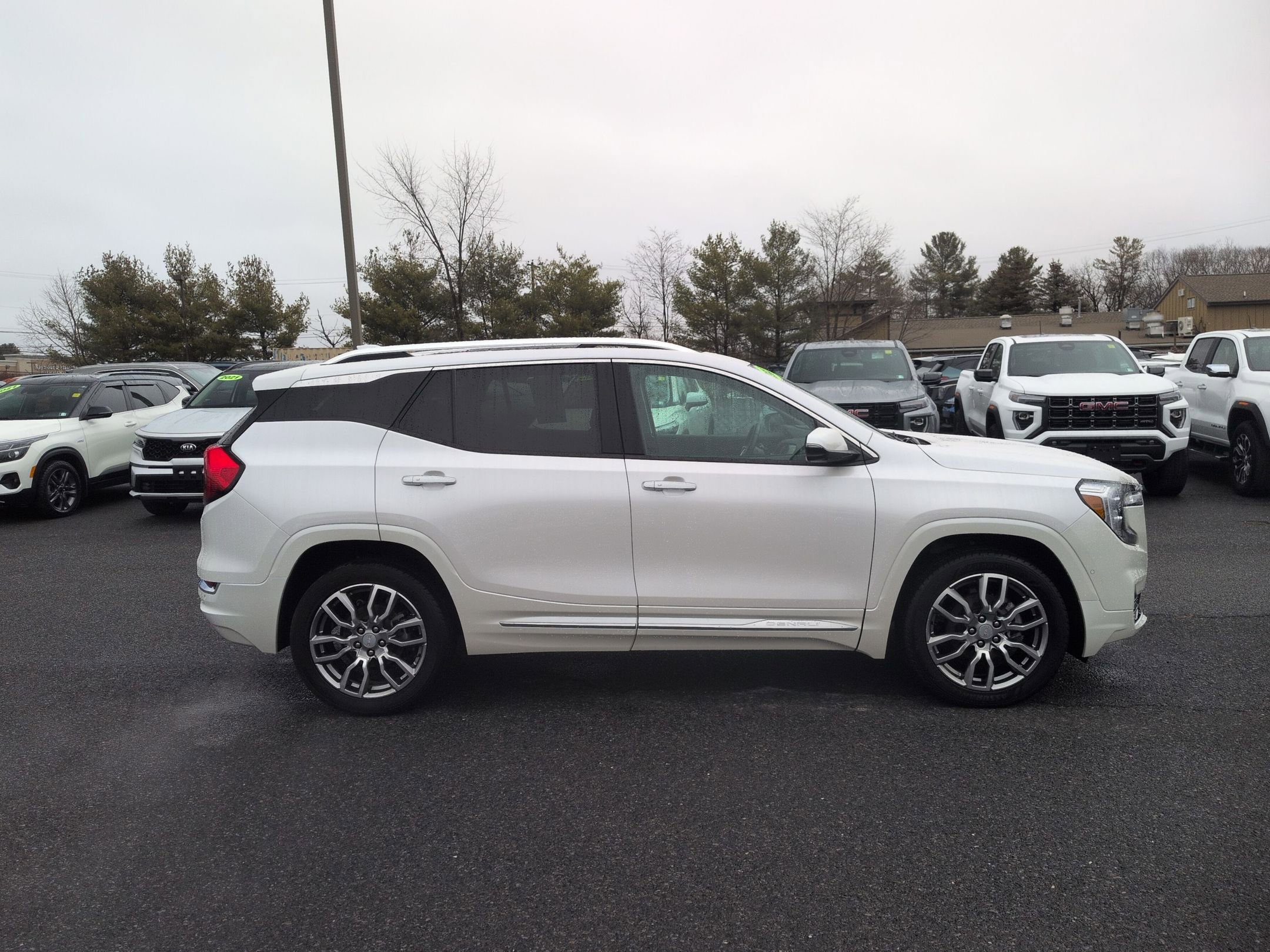 Used 2023 GMC Terrain Denali w/ Denali Premium Package image 4