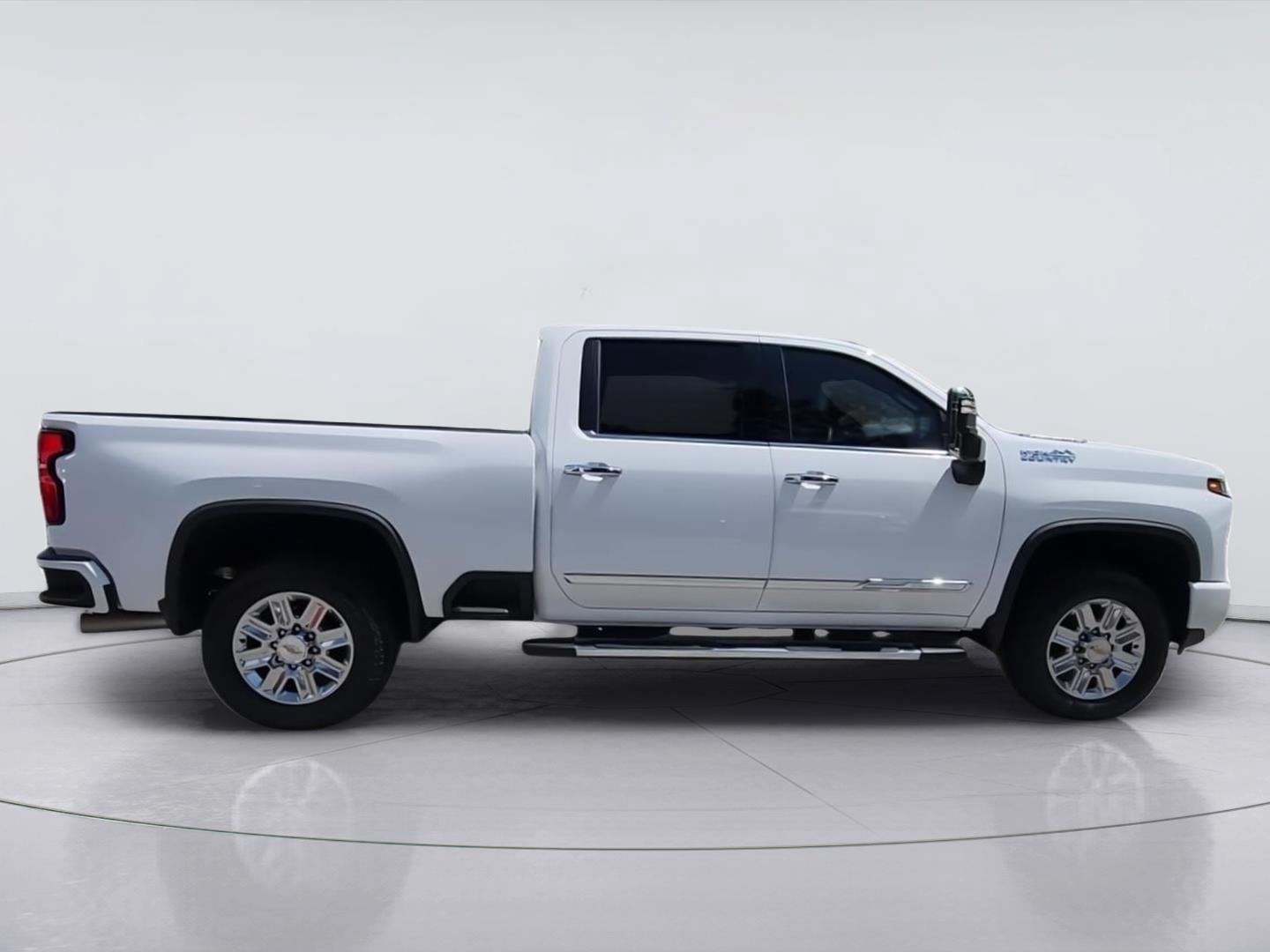 Used 2025 Chevrolet Silverado 2500 High Country w/ Technology Package AWD/4WD image 9