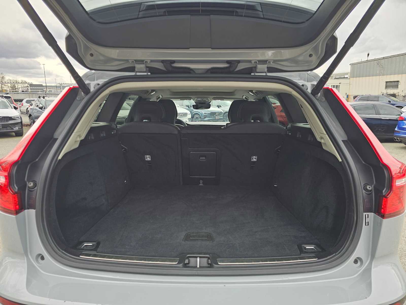 Certified 2025 Volvo V60 B5 Cross Country Plus image 17