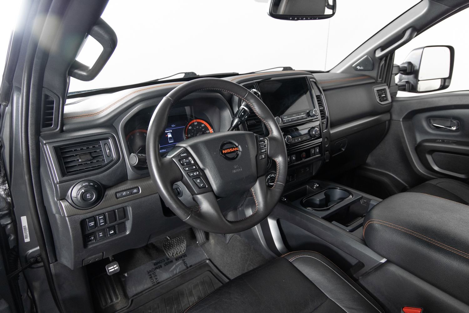 Used 2021 Nissan Titan PRO-4X w/ Pro-4x Convenience Package image 13