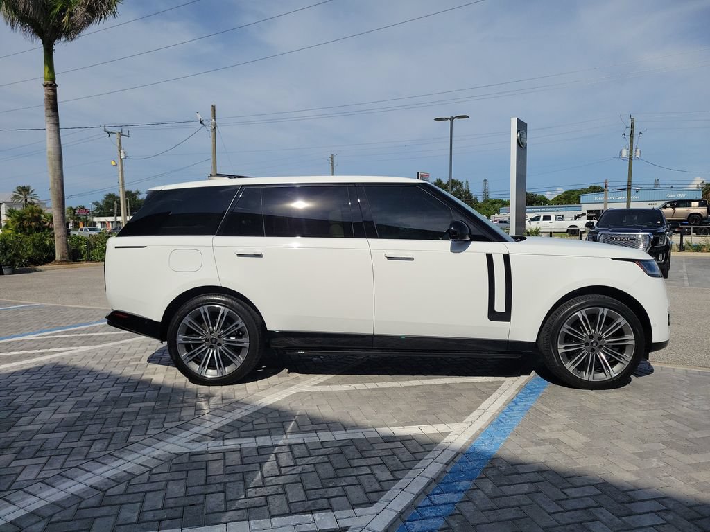 Used 2025 Land Rover Range Rover Long Wheelbase SE AWD/4WD image 6