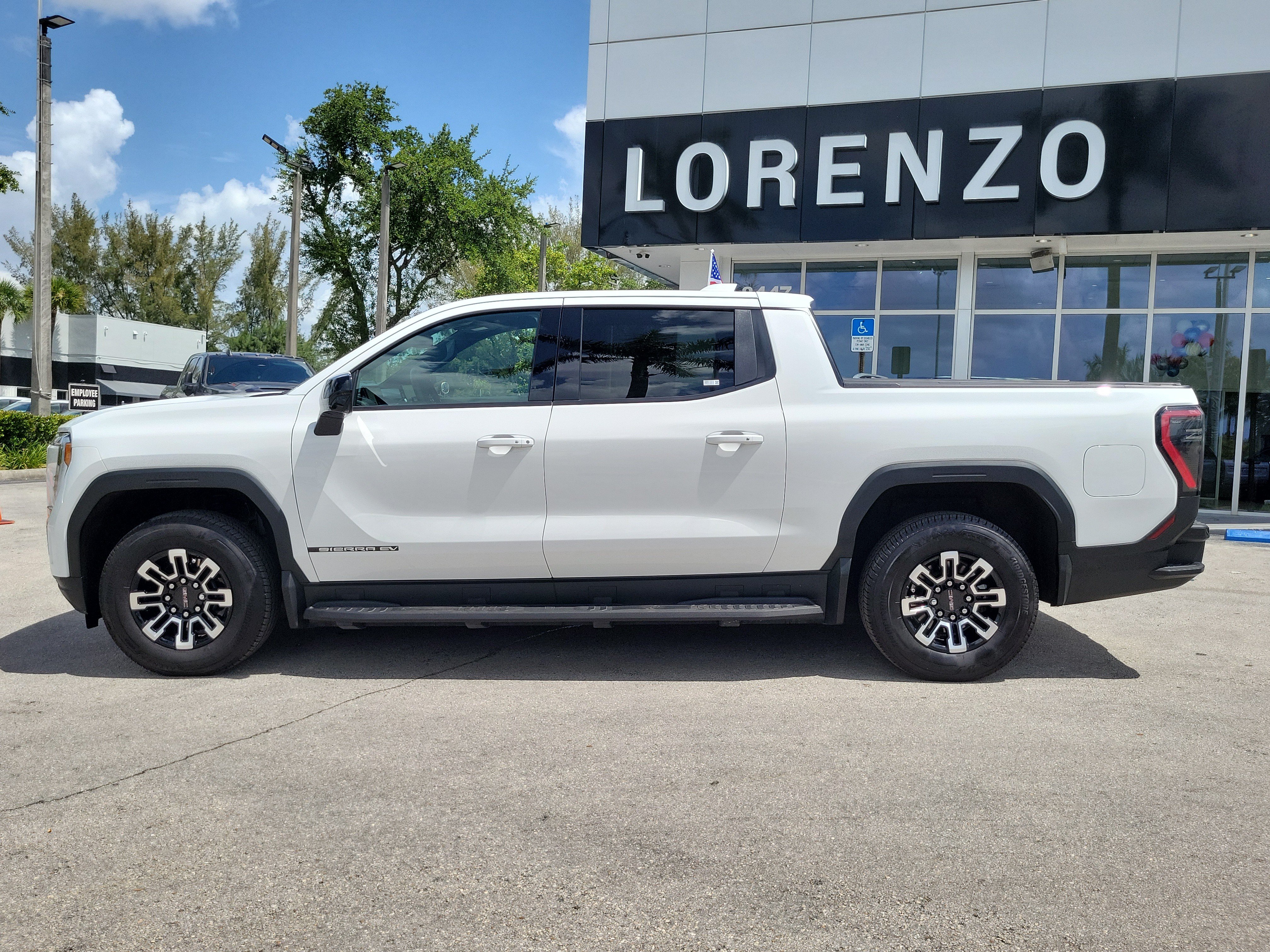 Used 2026 GMC Sierra EV Elevation AWD/4WD image 8