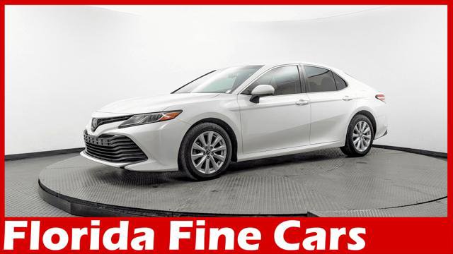 Used 2018 Toyota Camry LE image 1