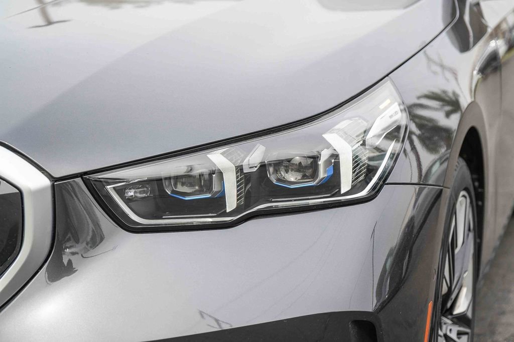 Used 2025 BMW 530i 530i w/ Premium Package image 11