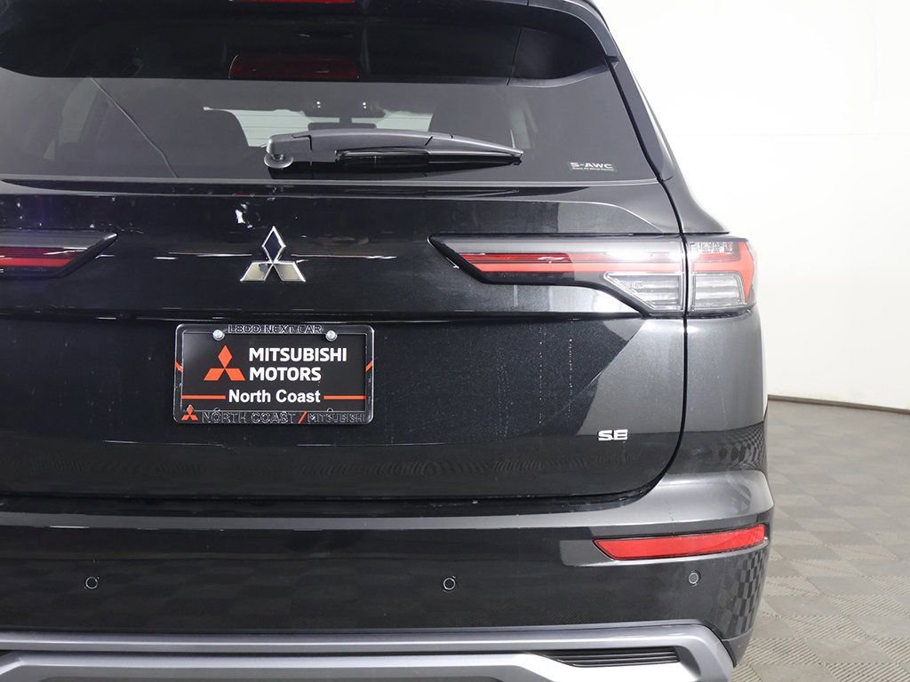 New 2026 Mitsubishi Outlander SE image 18