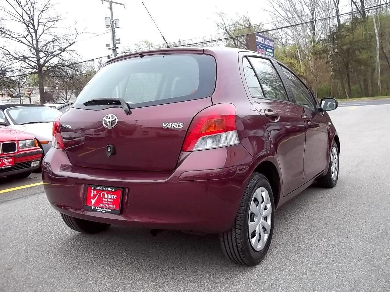 Used 2010 Toyota Yaris 4-Door Hatchback image 4