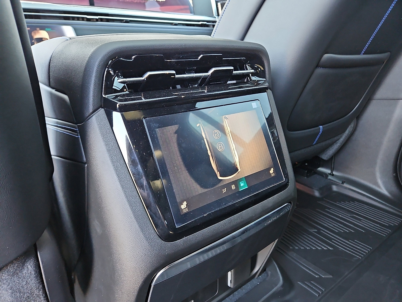 New 2026 Cadillac Escalade IQL Sport 1 w/ LPO, Etrunk Organizer Package AWD/4WD image 21
