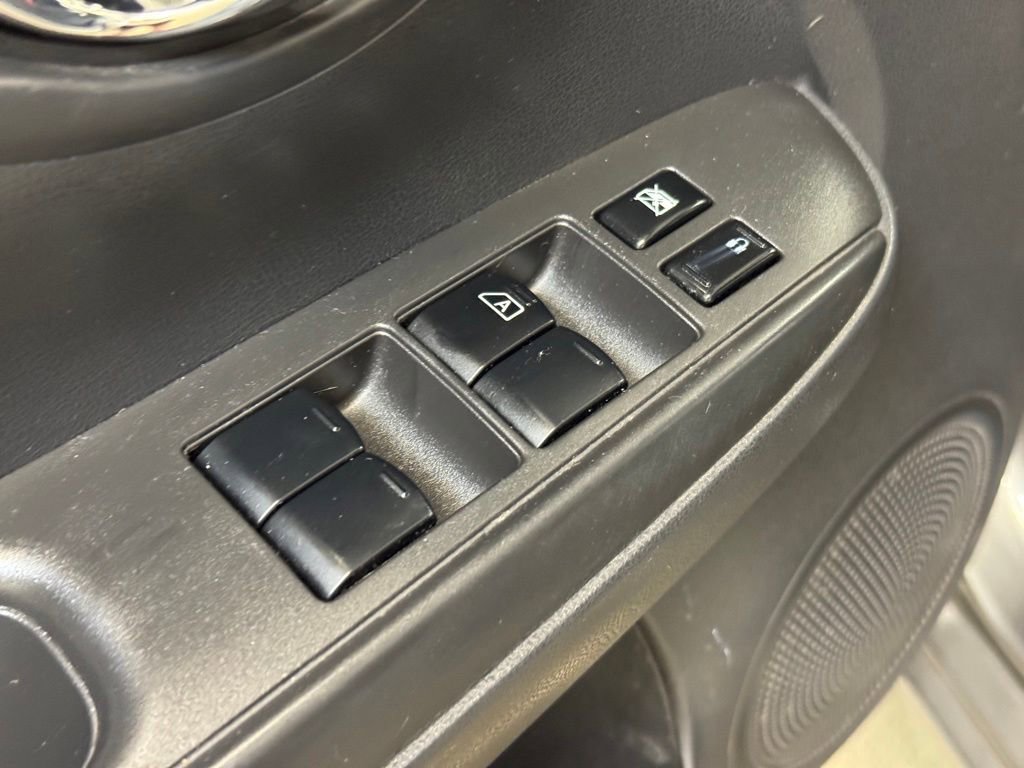 Used 2019 Nissan Versa SV FWD image 10
