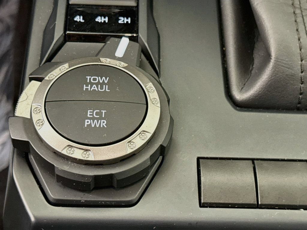 Used 2024 Toyota Tacoma SR5 AWD/4WD image 10
