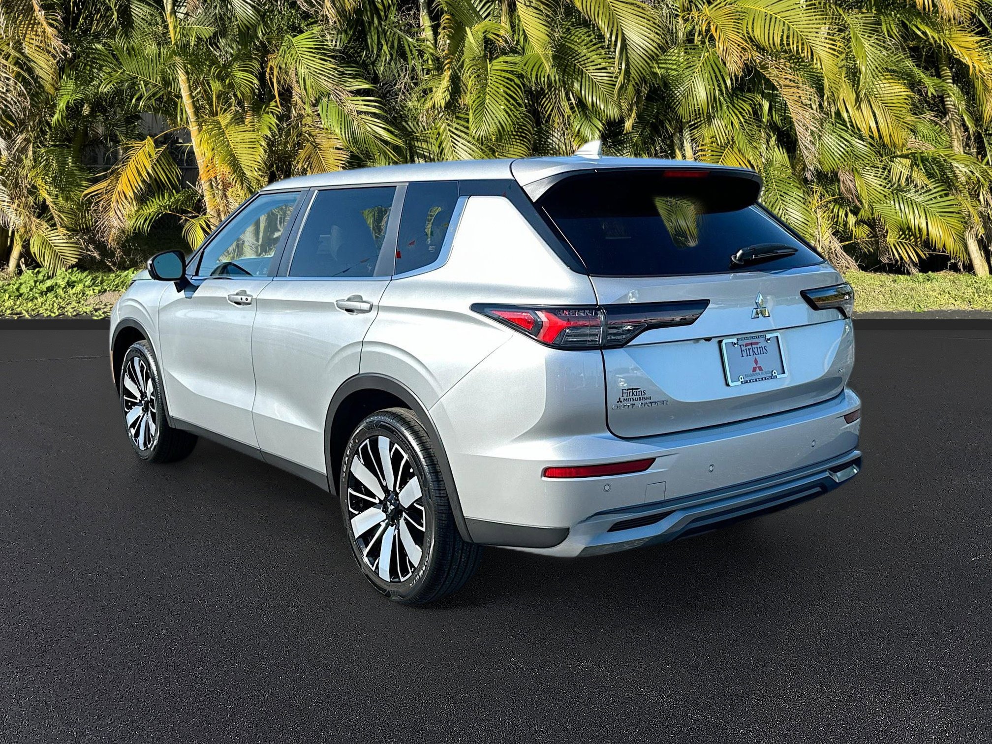 New 2025 Mitsubishi Outlander SE image 3