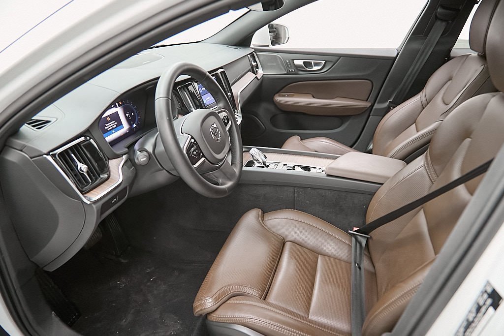 Certified 2024 Volvo V60 B5 Cross Country Ultimate image 17