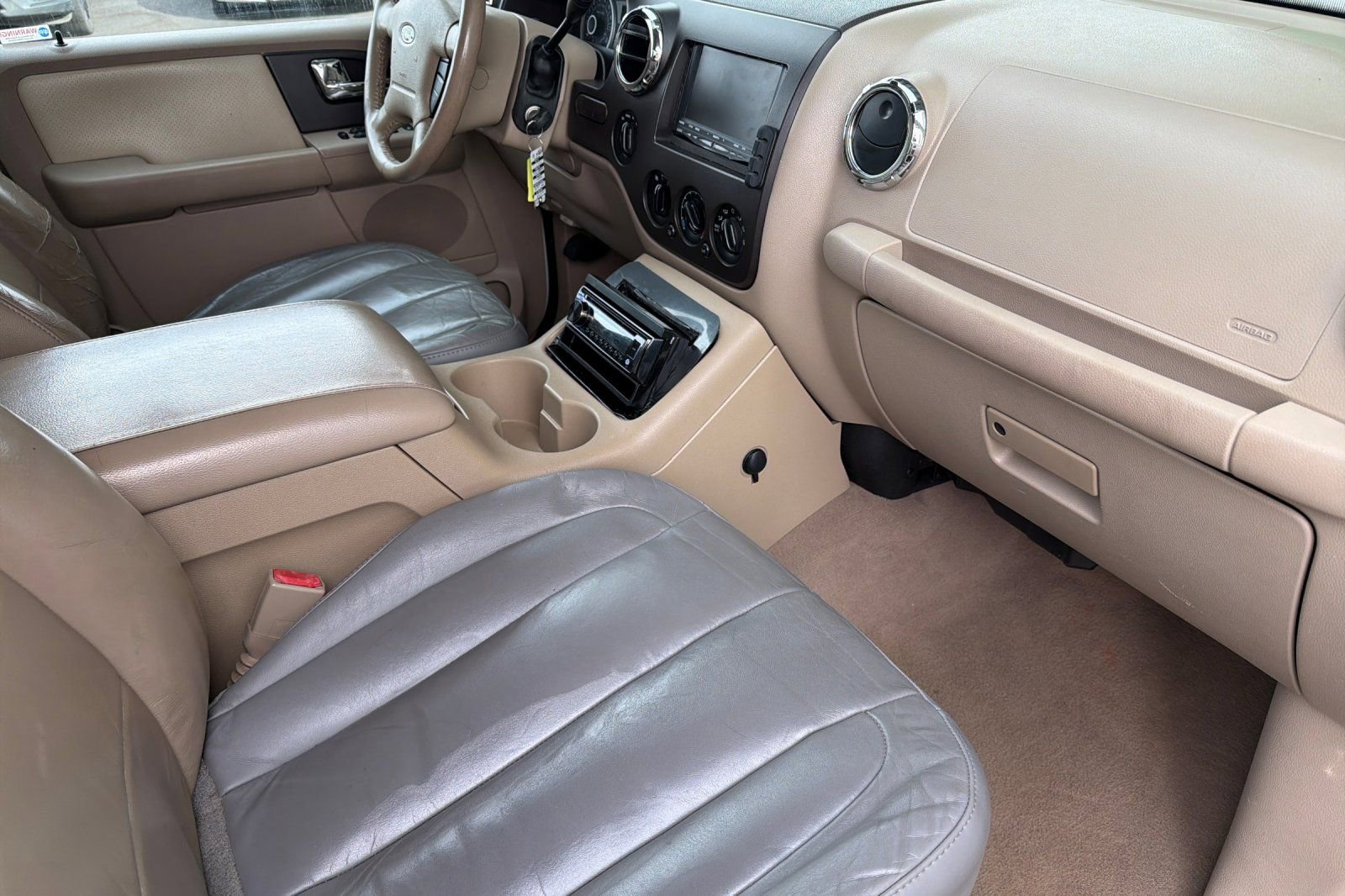 Used 2005 Ford Expedition XLT image 16