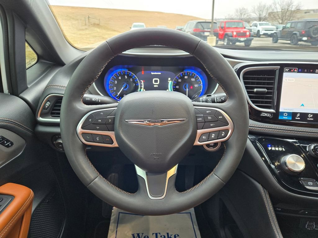 Used 2025 Chrysler Pacifica Pinnacle image 20