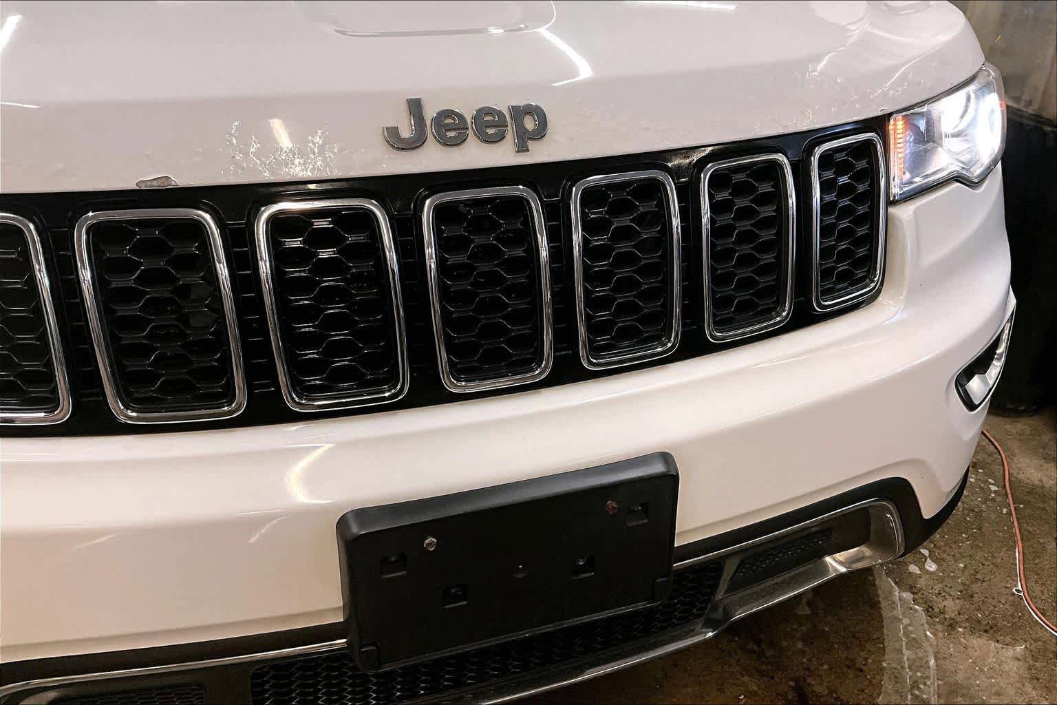 Used 2017 Jeep Grand Cherokee Limited AWD/4WD image 30