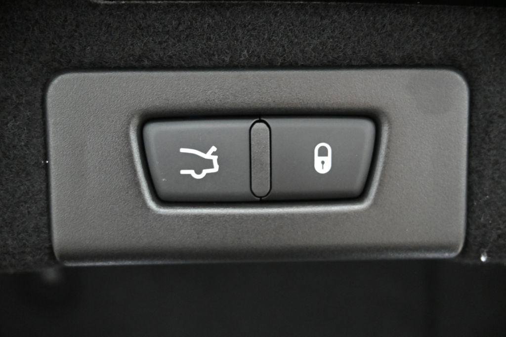 Used 2018 Maserati Quattroporte S GranSport Q4 AWD/4WD image 19