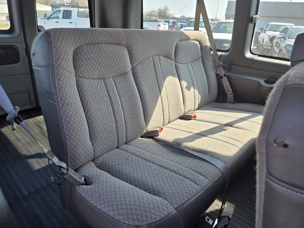 Used 2006 GMC Savana 1500 Passenger RWD image 36