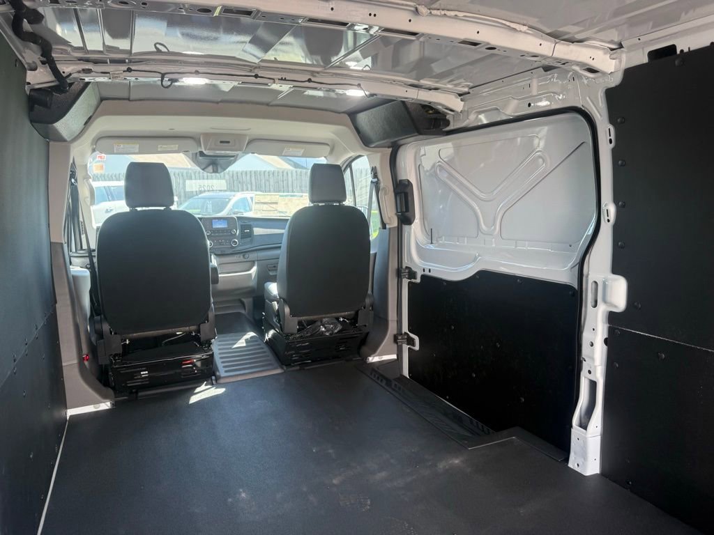 New 2026 Ford Transit 250 148 Medium Roof w/ Load Area Protection Package RWD image 44