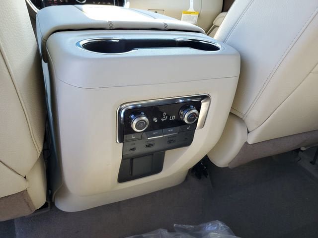 New 2026 GMC Yukon XL Denali w/ Denali Reserve Package AWD/4WD image 16