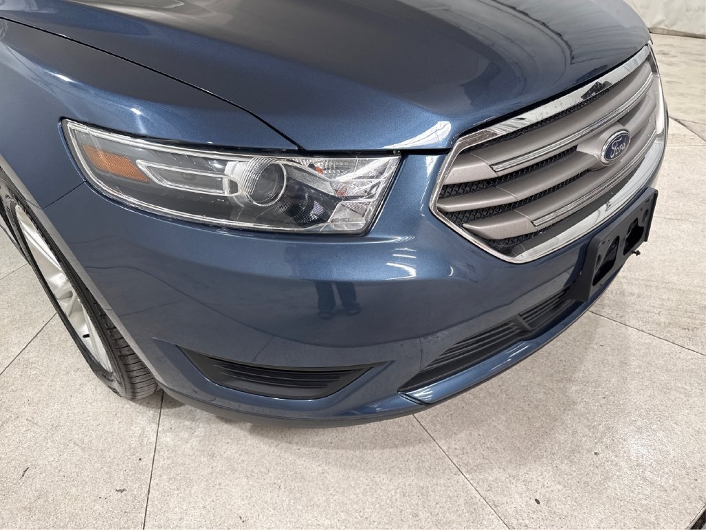 Used 2018 Ford Taurus SE FWD image 13