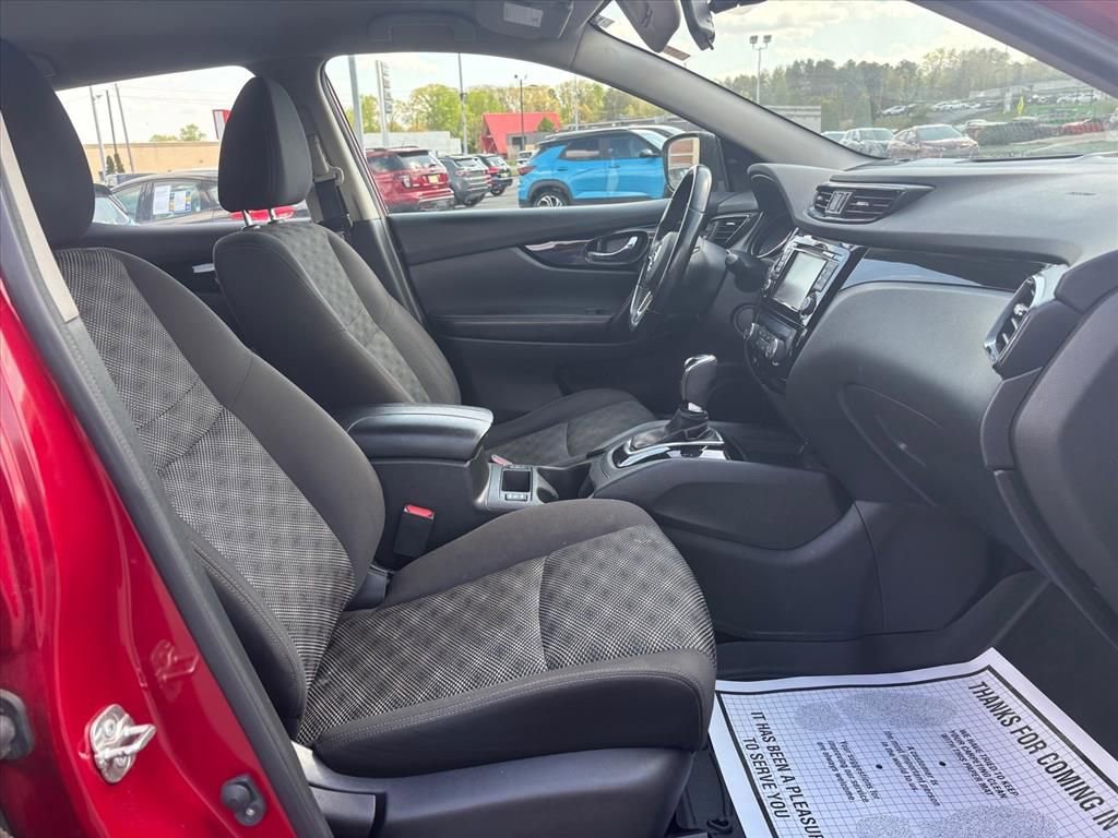 Used 2018 Nissan Rogue Sport SV w/ SV Technology Package image 14