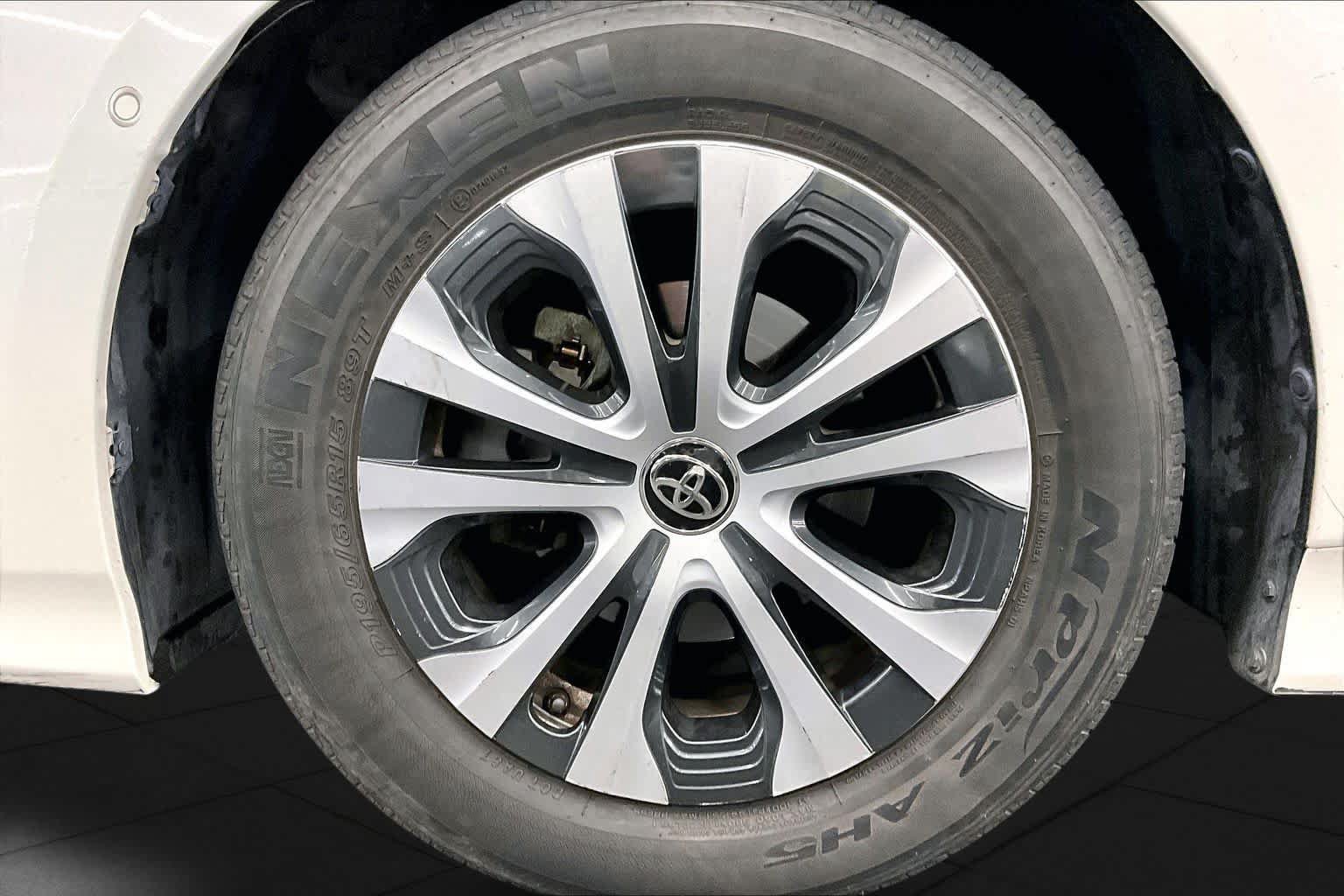 Used 2018 Toyota Prius Prime Advanced FWD image 10