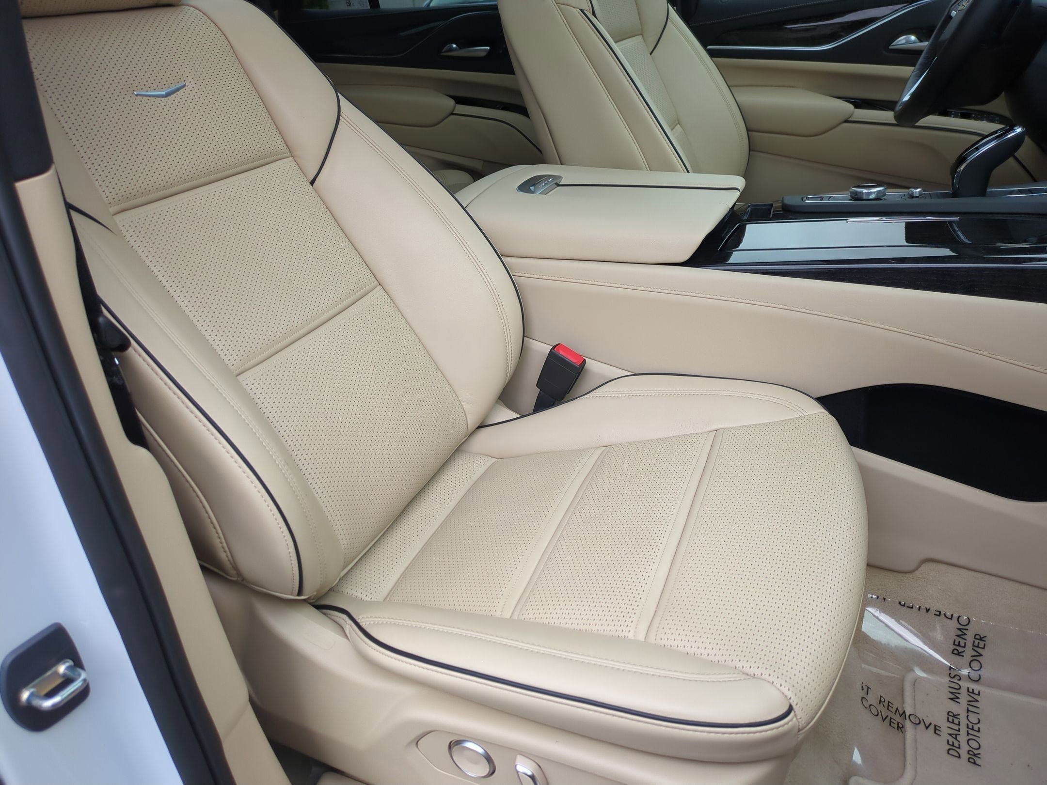 Used 2023 Cadillac Escalade Premium Luxury AWD/4WD image 38