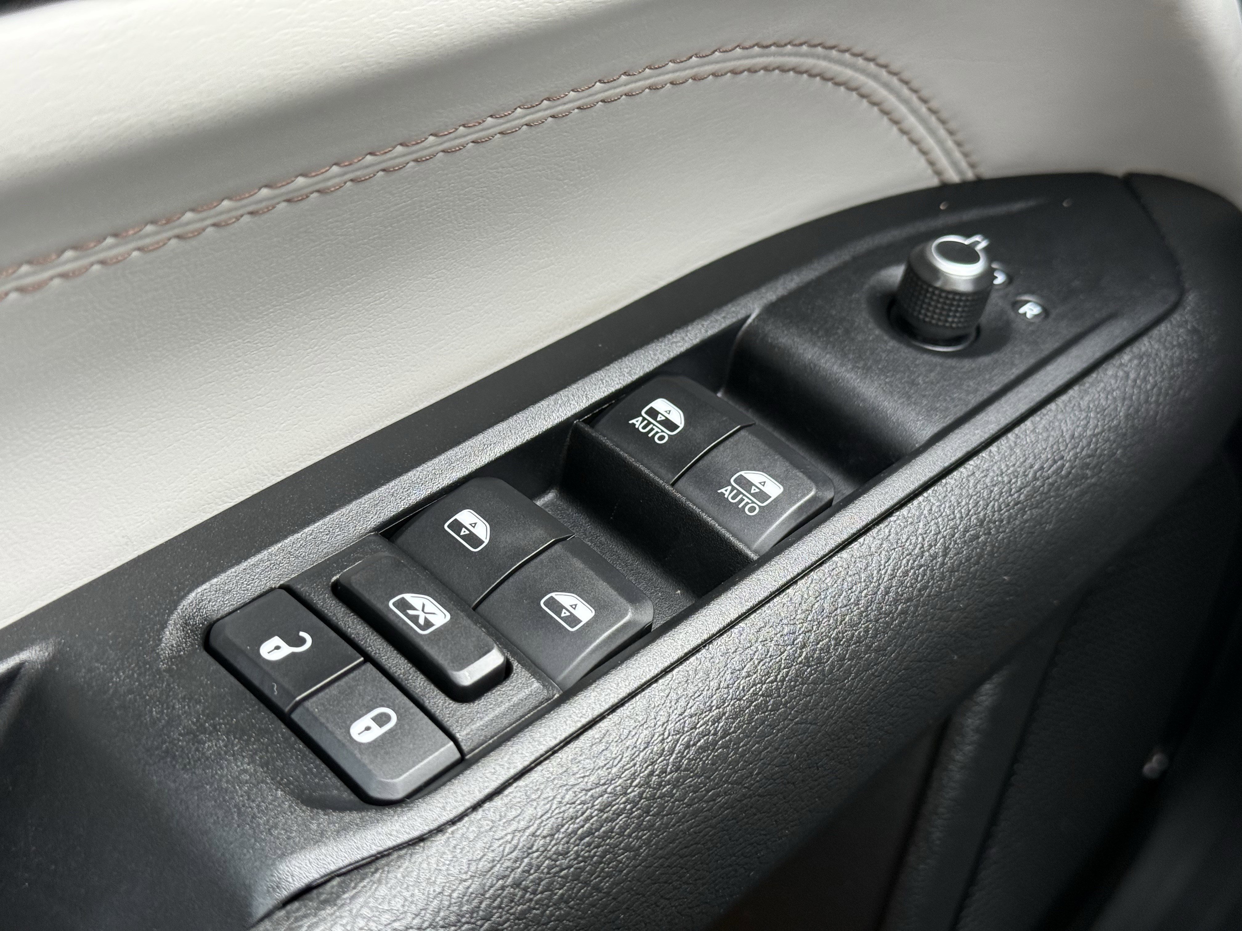 Used 2022 Jeep Compass Limited w/ Elite Group image 26