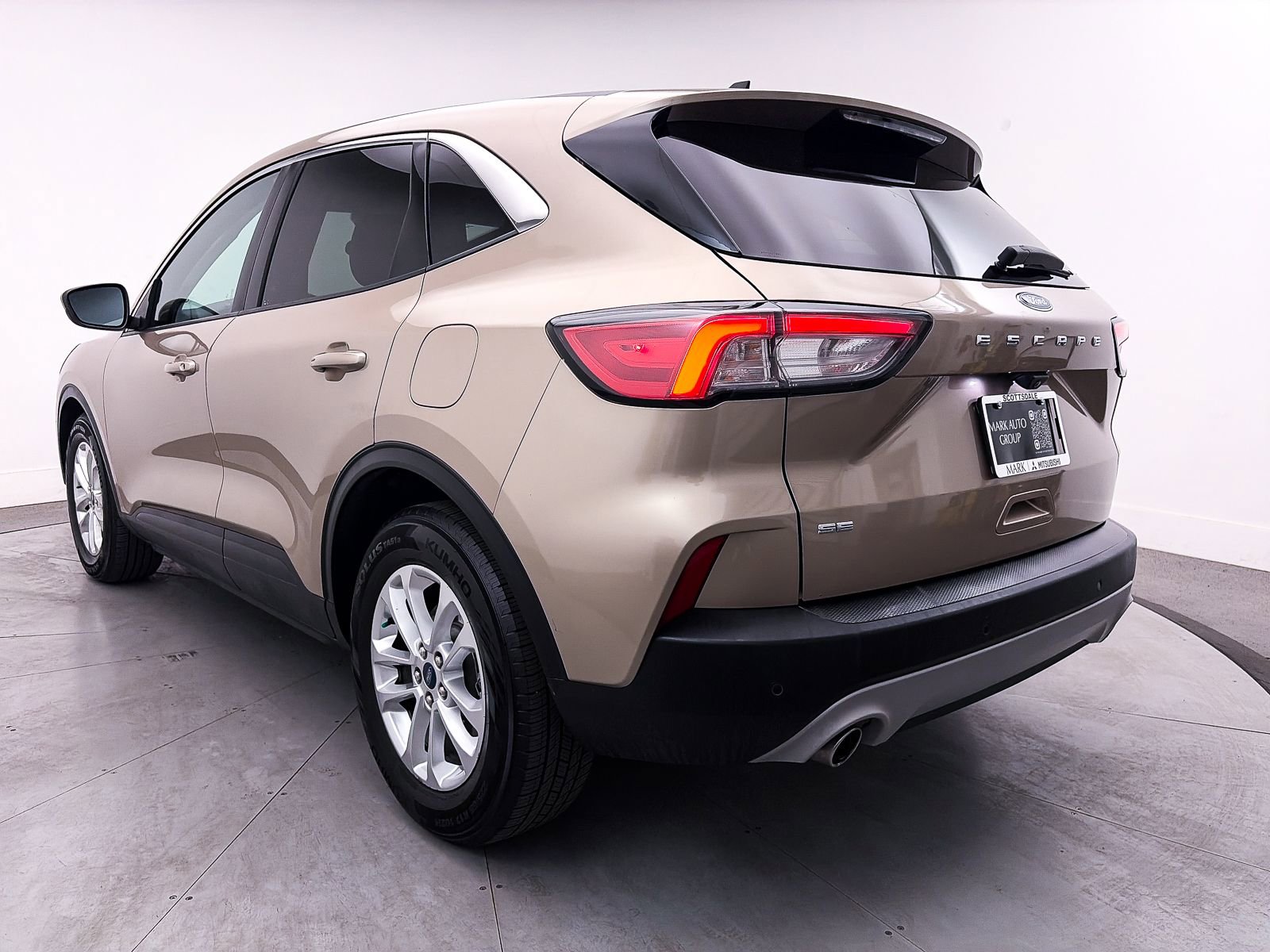 Used 2021 Ford Escape SE image 13