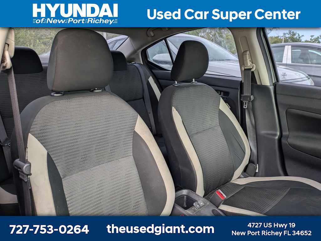 Used 2021 Nissan Versa SV image 8