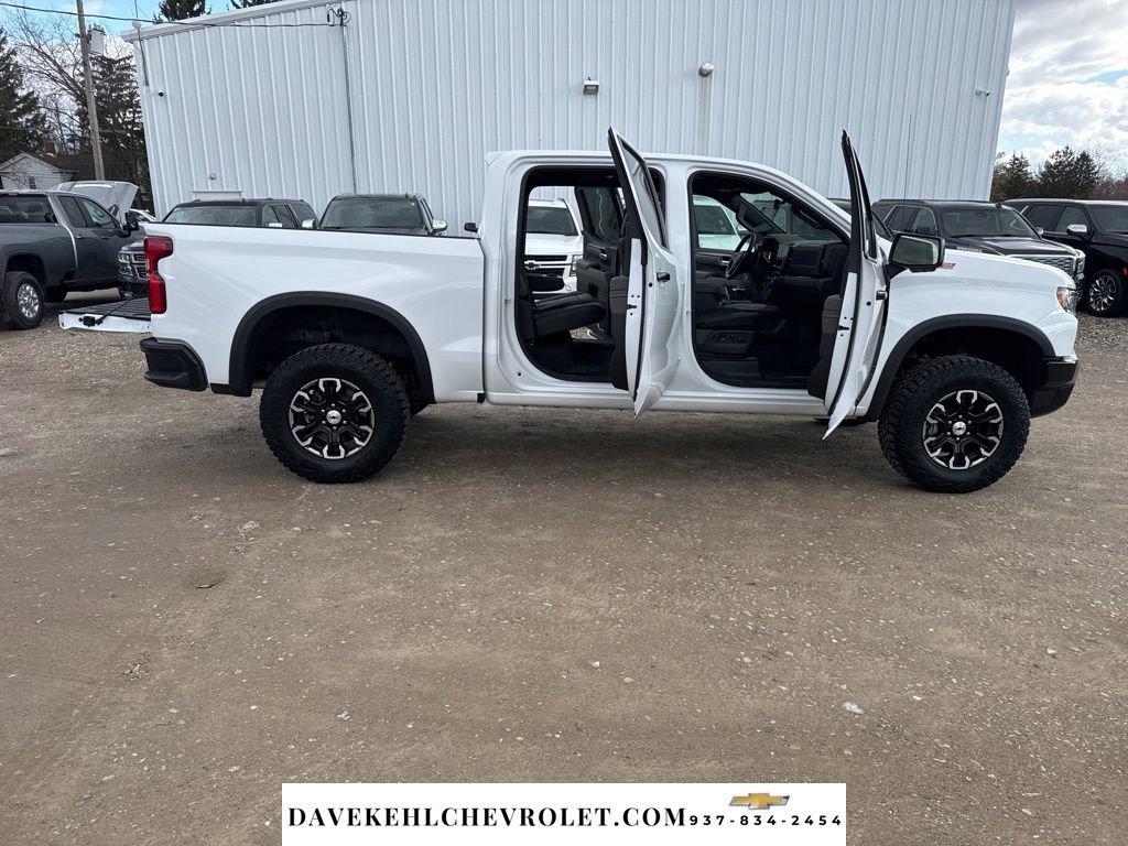 Used 2025 Chevrolet Silverado 1500 ZR2 w/ Technology Package image 35