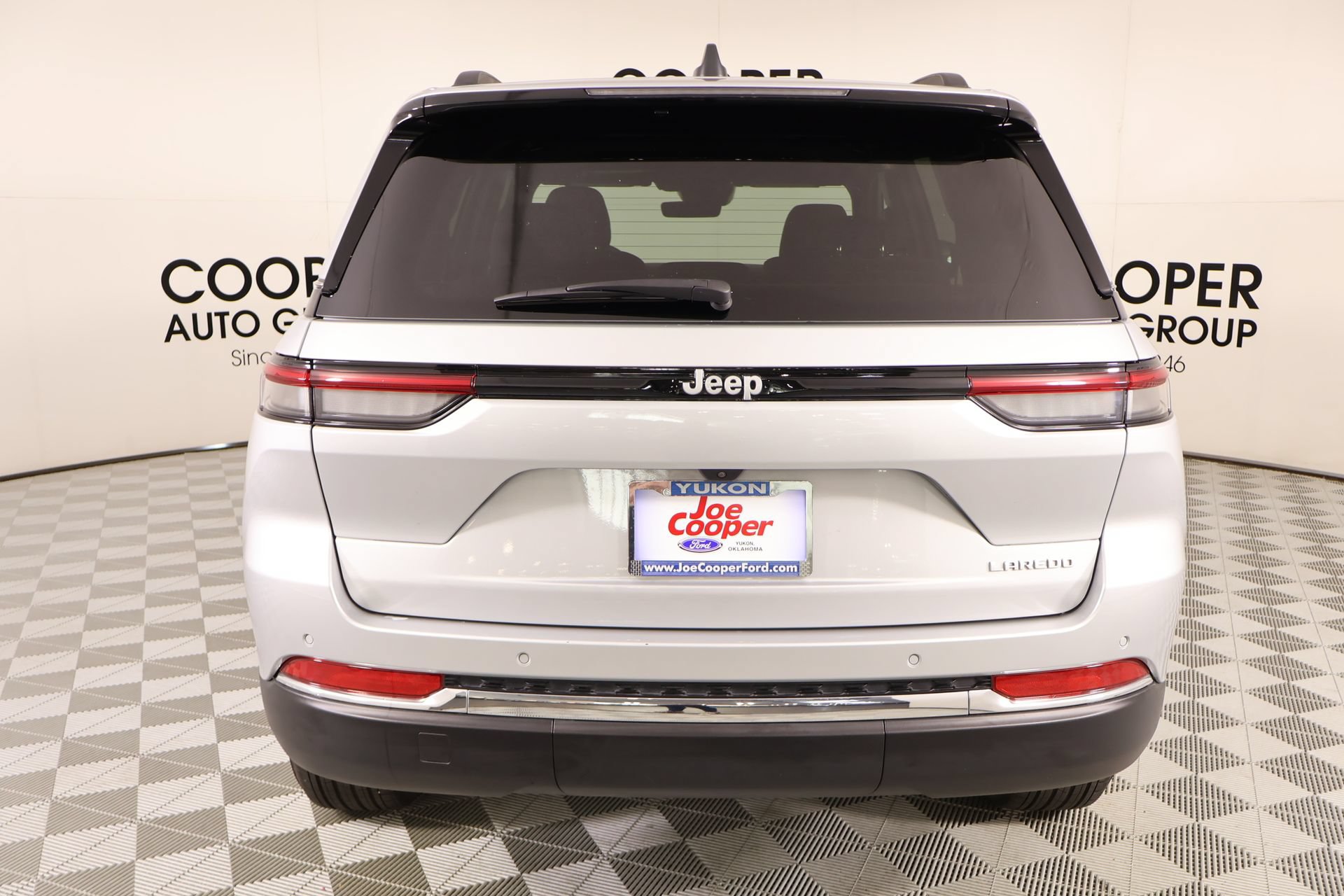 Used 2025 Jeep Grand Cherokee Laredo X RWD image 21