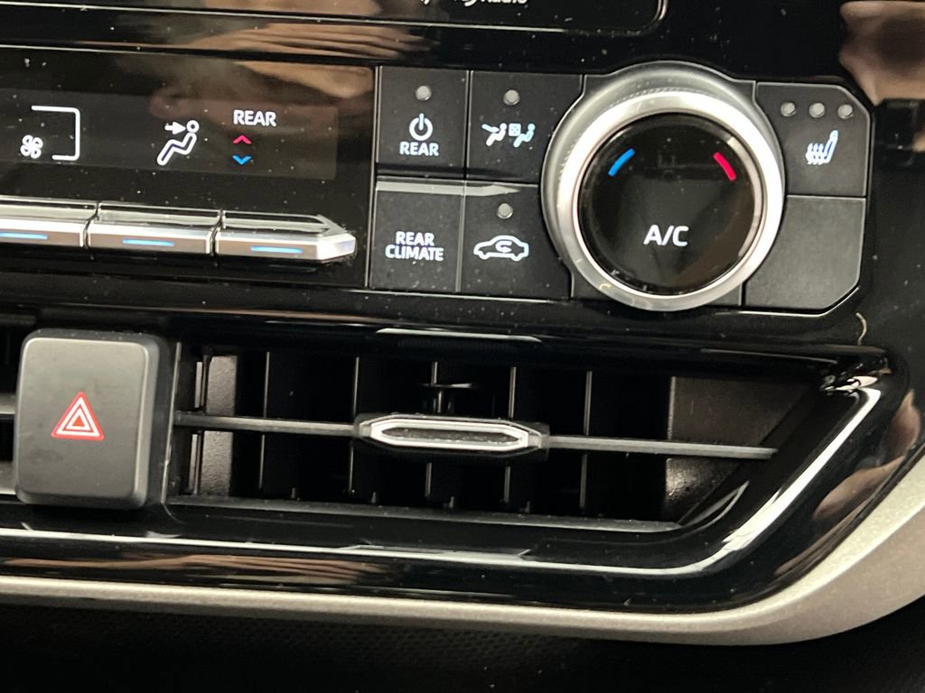 Used 2020 Toyota Highlander XLE image 54