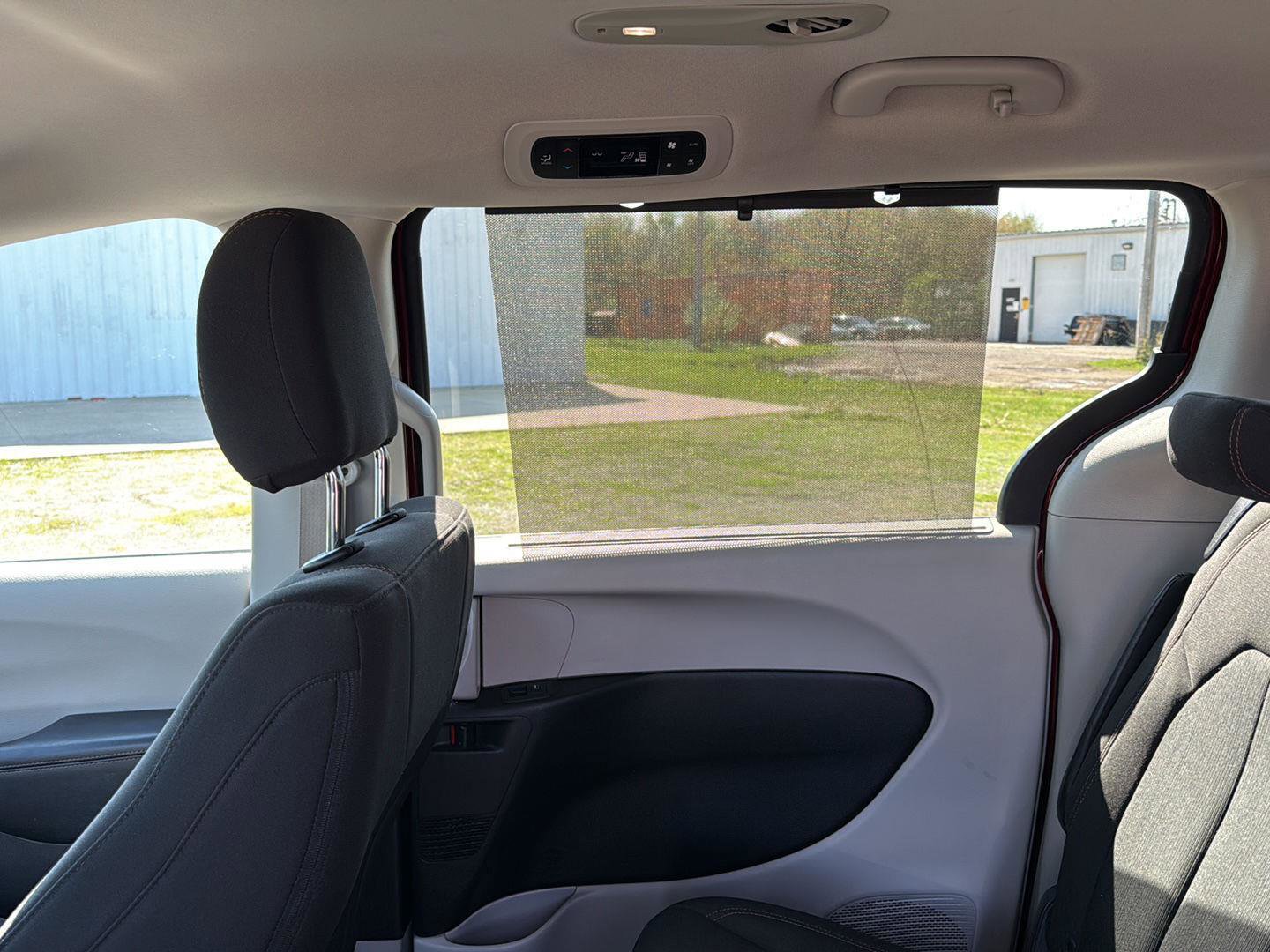 Used 2018 Chrysler Pacifica Touring Plus FWD image 33