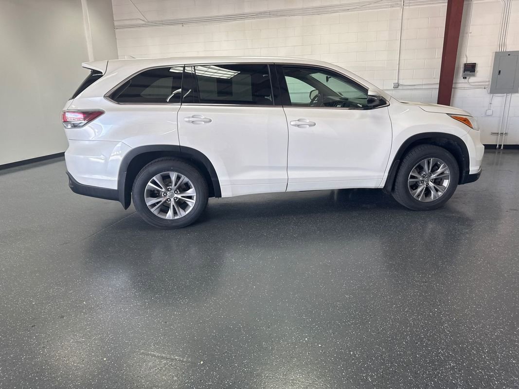 Used 2015 Toyota Highlander Plus AWD/4WD image 3