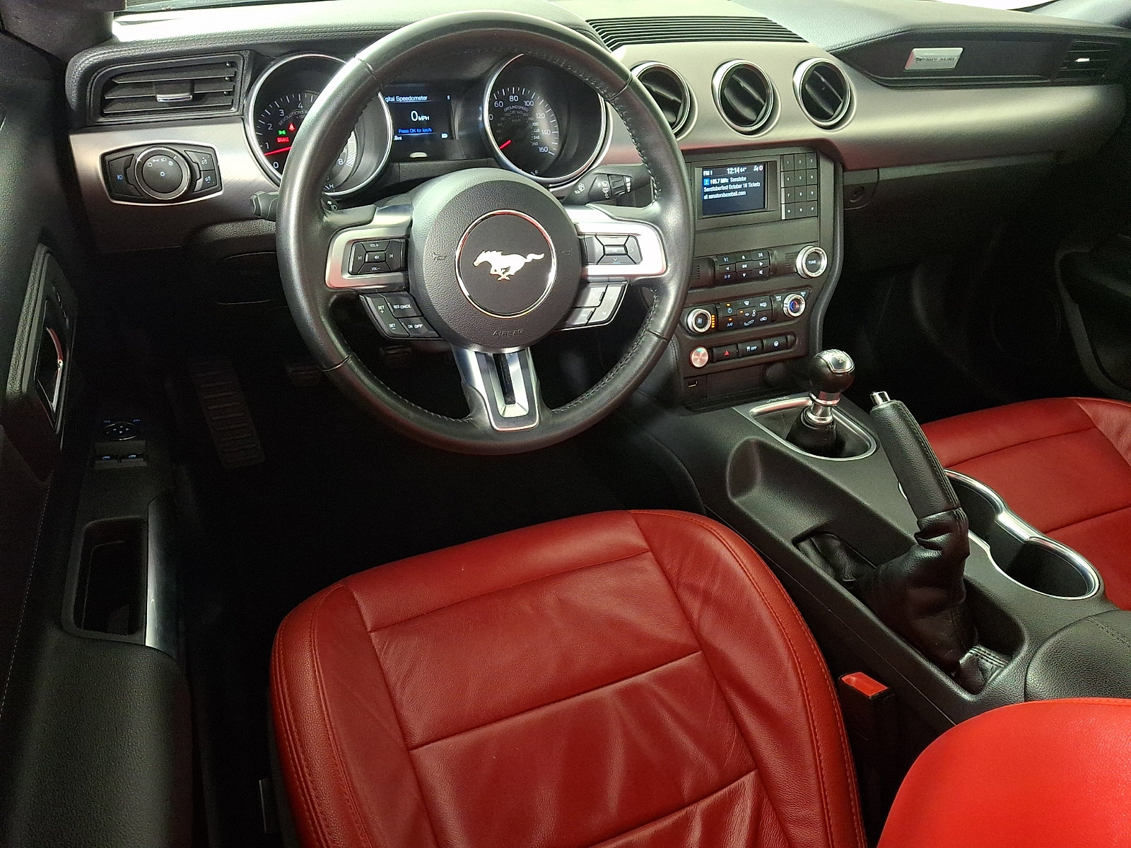 Used 2022 Ford Mustang GT RWD image 2