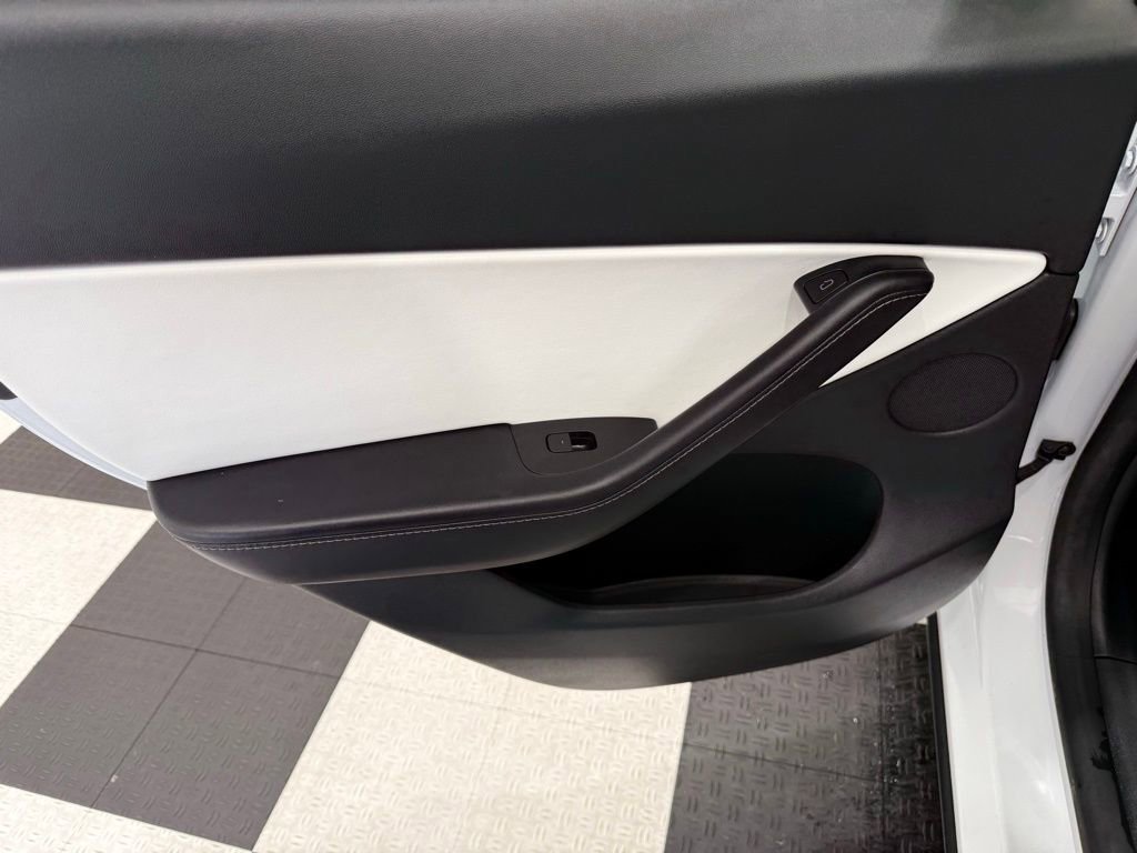 Used 2021 Tesla Model Y Long Range AWD/4WD image 18