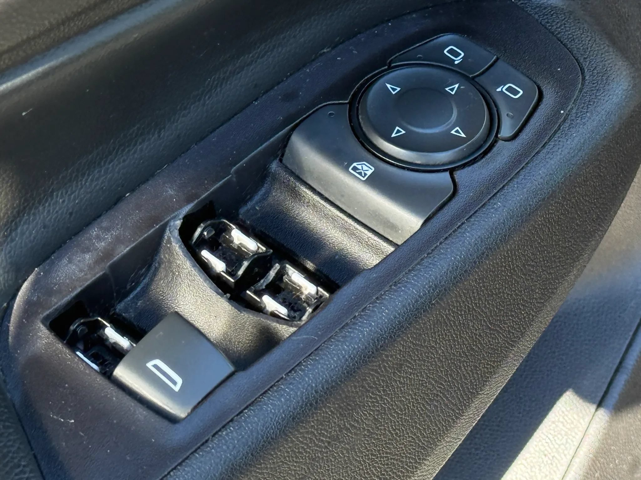 Used 2018 Chevrolet Equinox LT FWD image 23