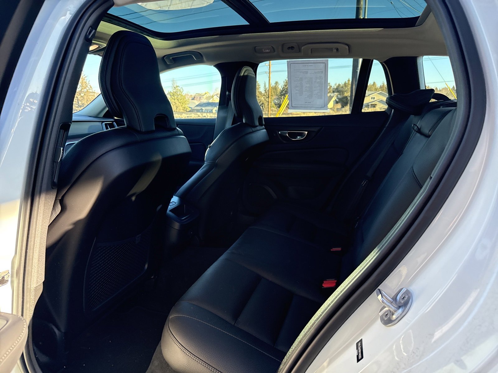 Used 2024 Volvo V60 B5 Cross Country Plus image 9