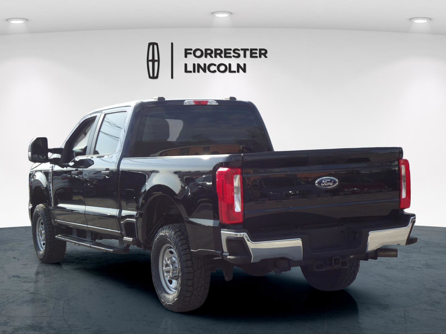 Used 2023 Ford F250 XL w/ XL Off-Road Package image 5