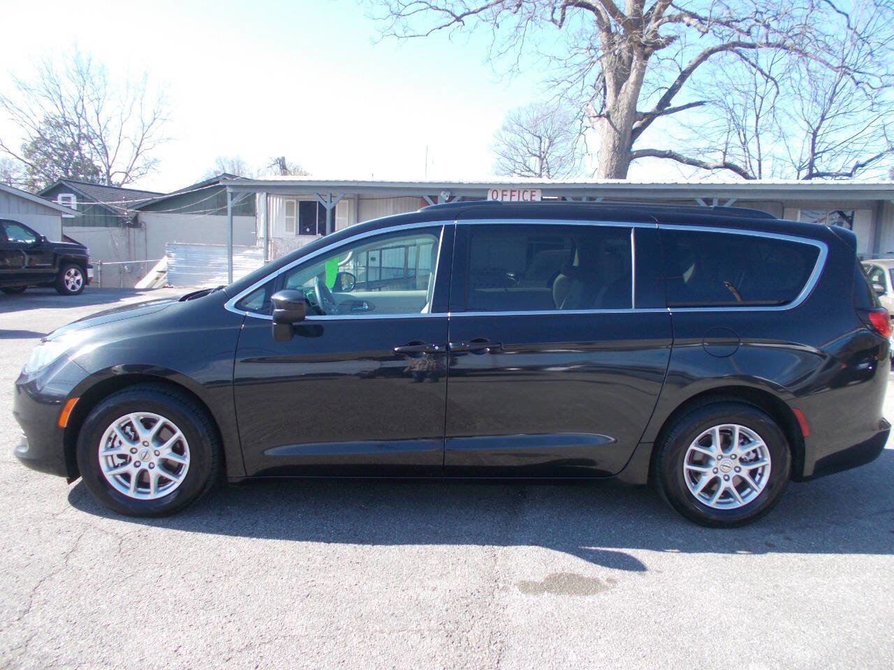 Used 2021 Chrysler Voyager Lxi image 18