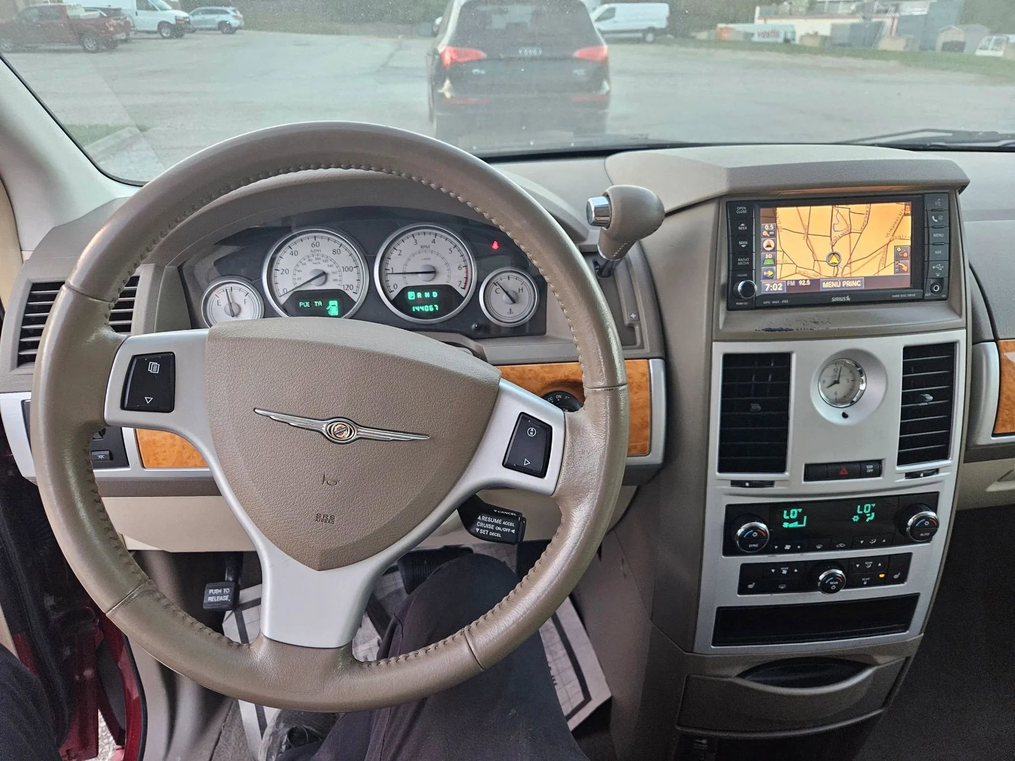 Used 2010 Chrysler Town & Country Limited FWD image 19