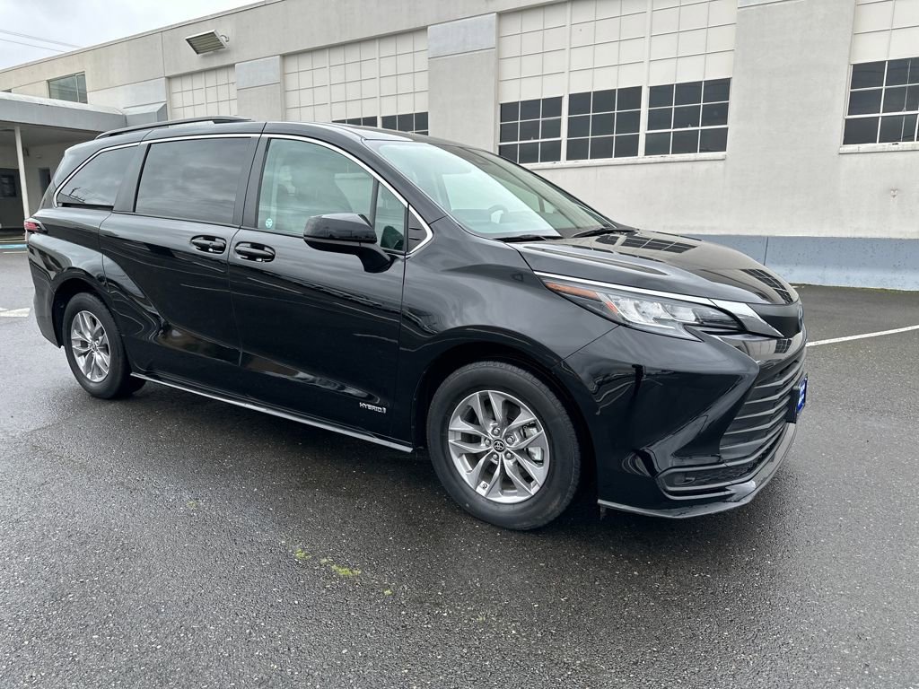 Used 2021 Toyota Sienna LE image 8
