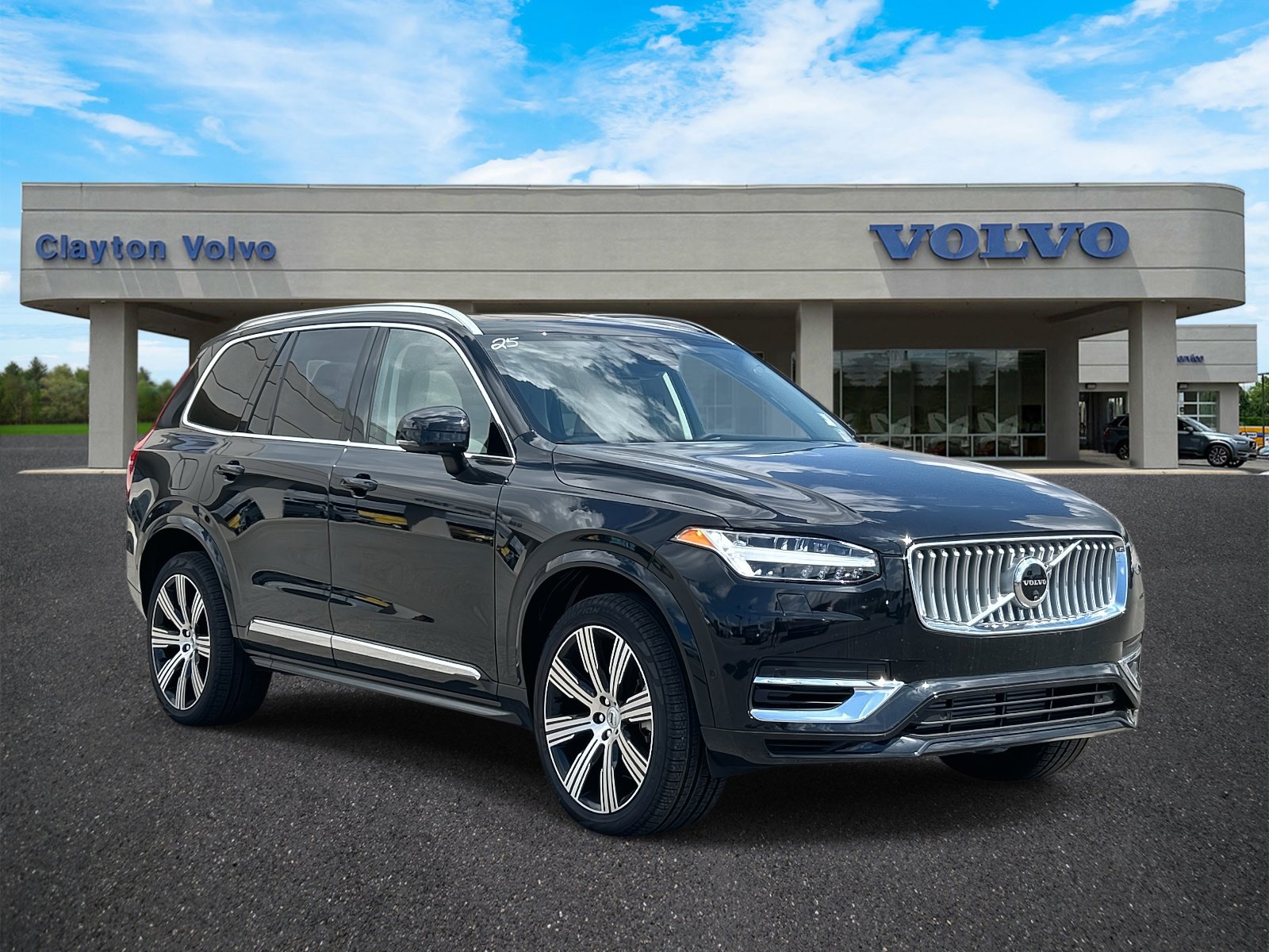 New 2025 Volvo XC90 T8 Plus w/ Protection Package Premier AWD/4WD image 1