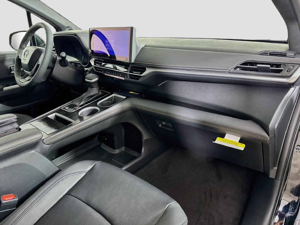 New 2026 Toyota Sienna XLE Woodland Edition AWD/4WD image 31